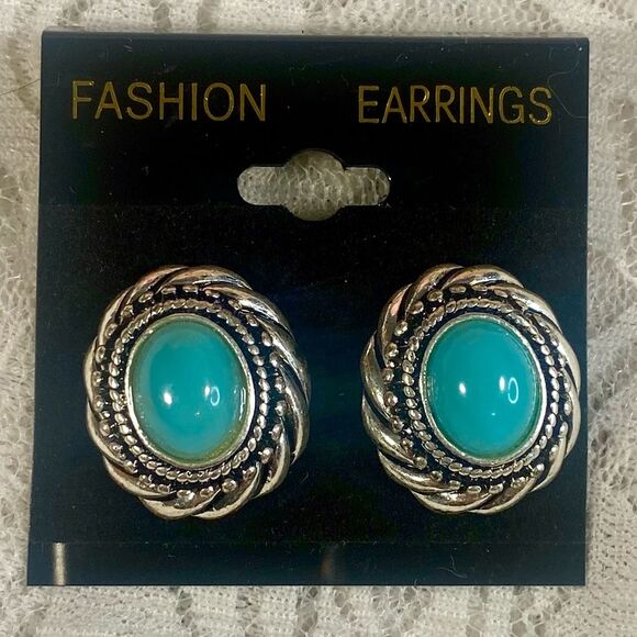 Avon Vintage Button Earrings Turquoise and Silver Southwestern Boho Jewelry - Picture 5 of 5